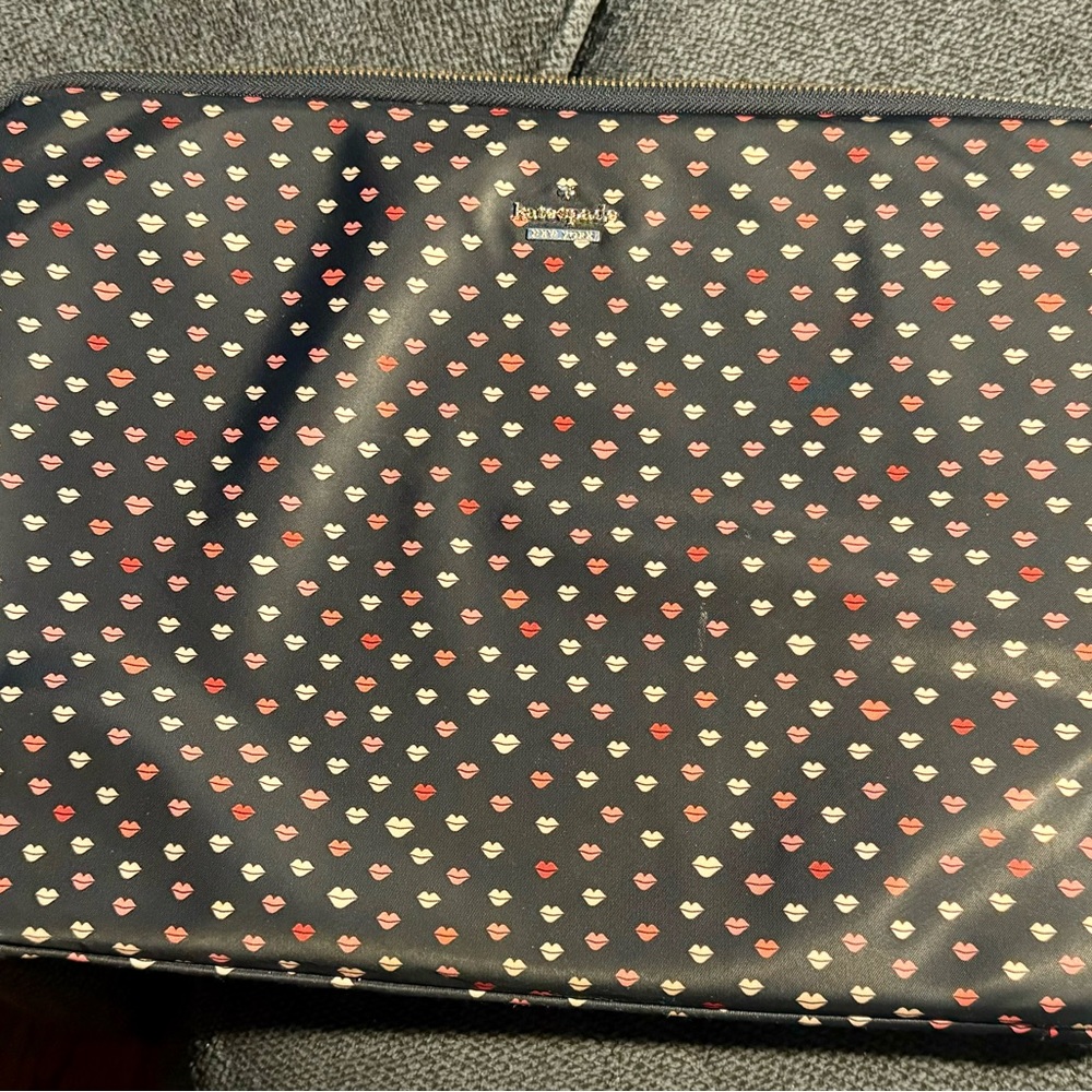 EUC Kate Spade 15" Laptop Sleeve Case Nylon Lip Print